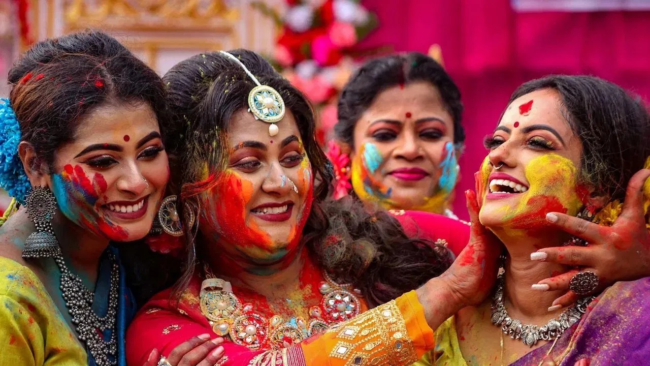 शादी के बाद पहली होली: मायके में मनाने की परंपरा और वजह