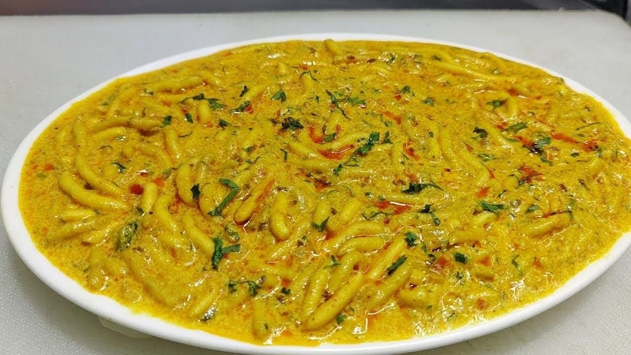 घर पर बनाएं स्वादिष्ट दूध सेव भाजी, रोटी और पराठे के साथ परफेक्ट