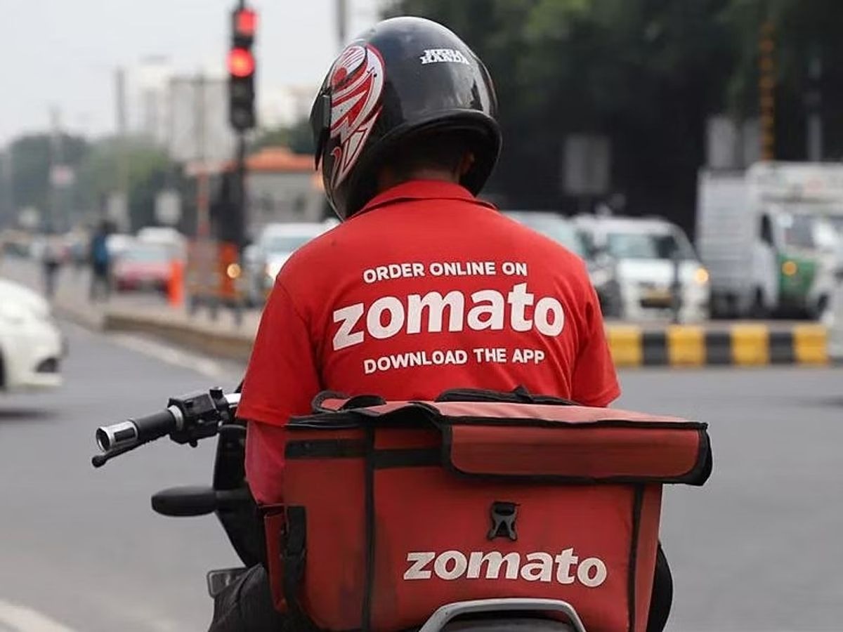 ऑनलाइन खाना हुआ महंगा: जोमाटो ने बढ़ाई प्लेटफॉर्म फीस, हर ऑर्डर पर लगेगा ज्यादा चार्ज