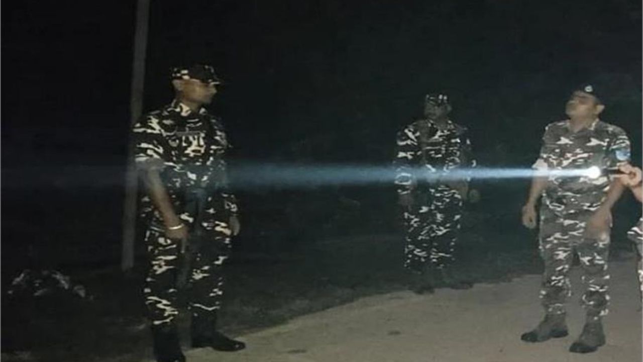 सीमा पर सख्ती: पूर्वी चंपारण में 4.760 किलो गांजा बरामद, तस्कर अंधेरे में फरार
