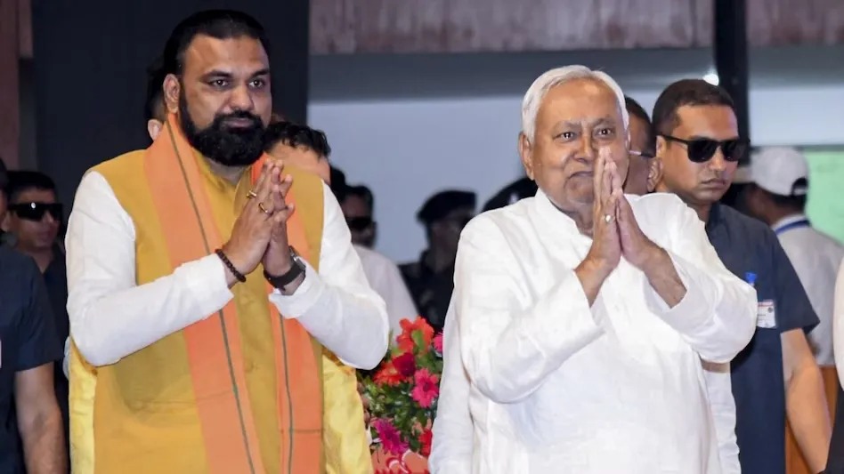 बिहार में नई सरकार को लेकर तेज हुई हलचल, सीएम चेहरे पर अब भी सस्पेंस