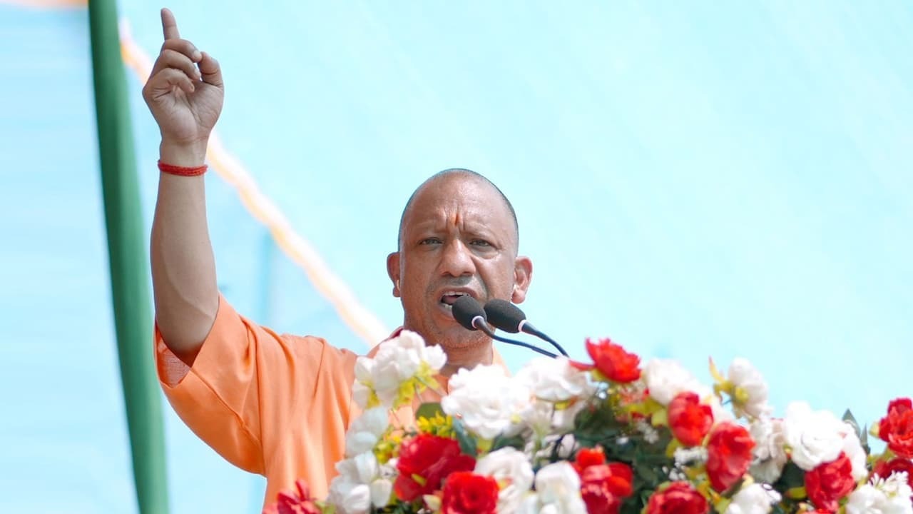 सीएम योगी का बड़ा राजनीतिक वार: बंगाल में विकास और बदलाव का दिया संदेश